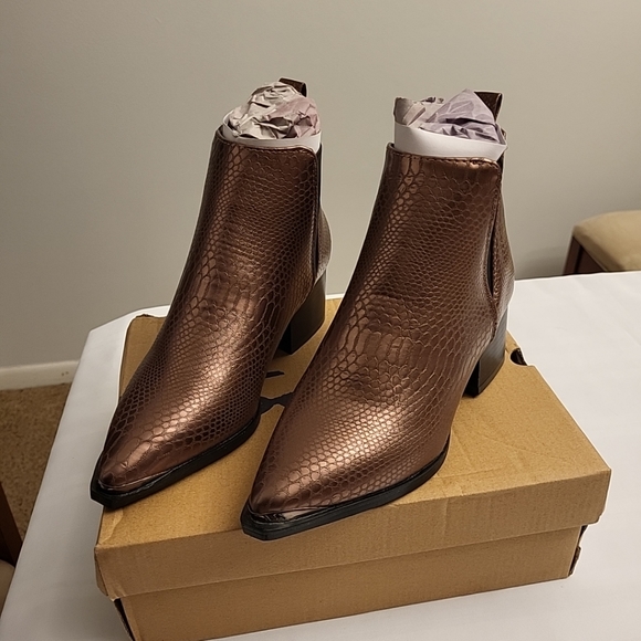 Seven7 brand Copper Toned Boots US size 6 - Picture 3 of 7